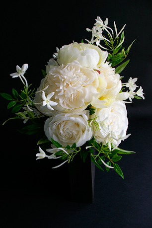 パリスタイルのアートフラワーブーケ　ブーケヴァリエL18